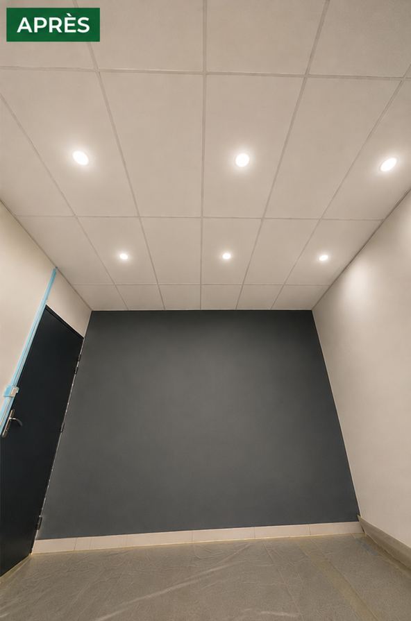 Bureau — plafond refait, mur ardoise — après travaux